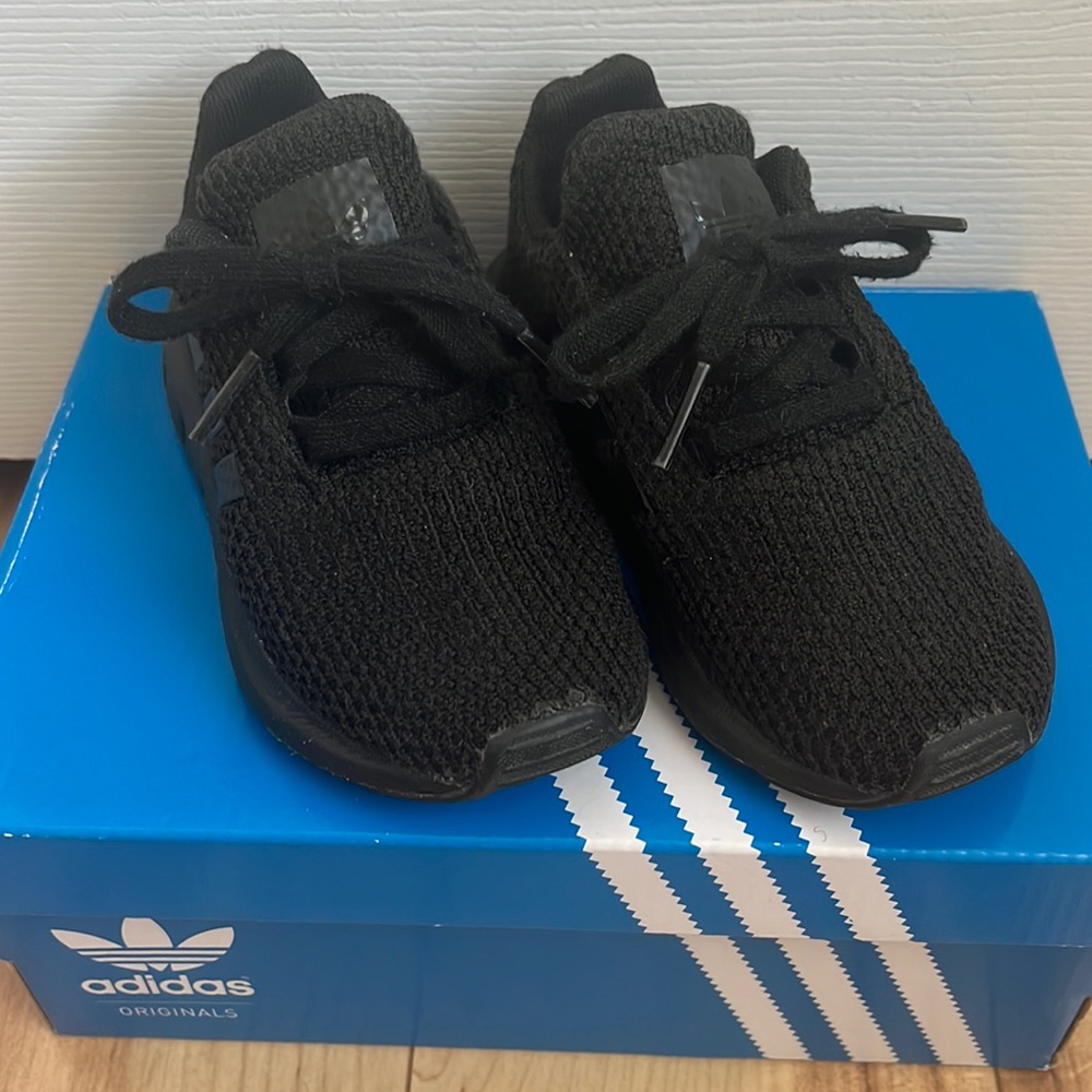 Adidas swift run toddler size 8